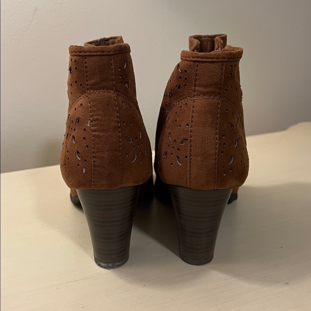 EUC: American Eagle Suede Ankle Boots - Picture 4 of 5